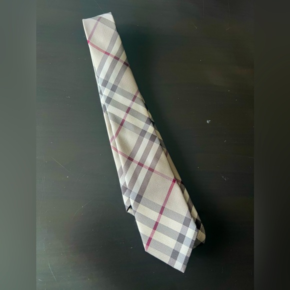 Burberry Tie - Picture 1 of 3